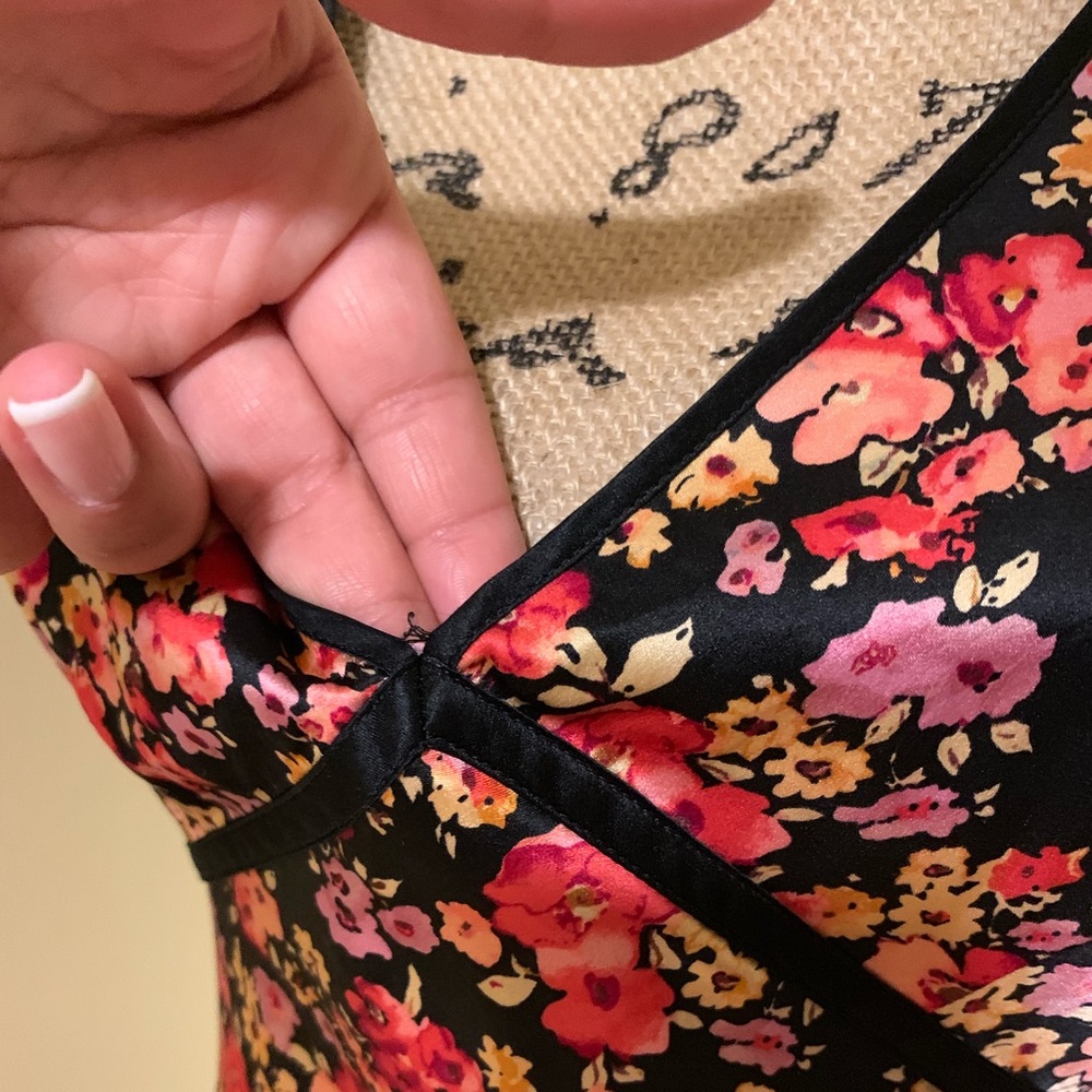 100% Silk Express Dress - Picture 8 of 8